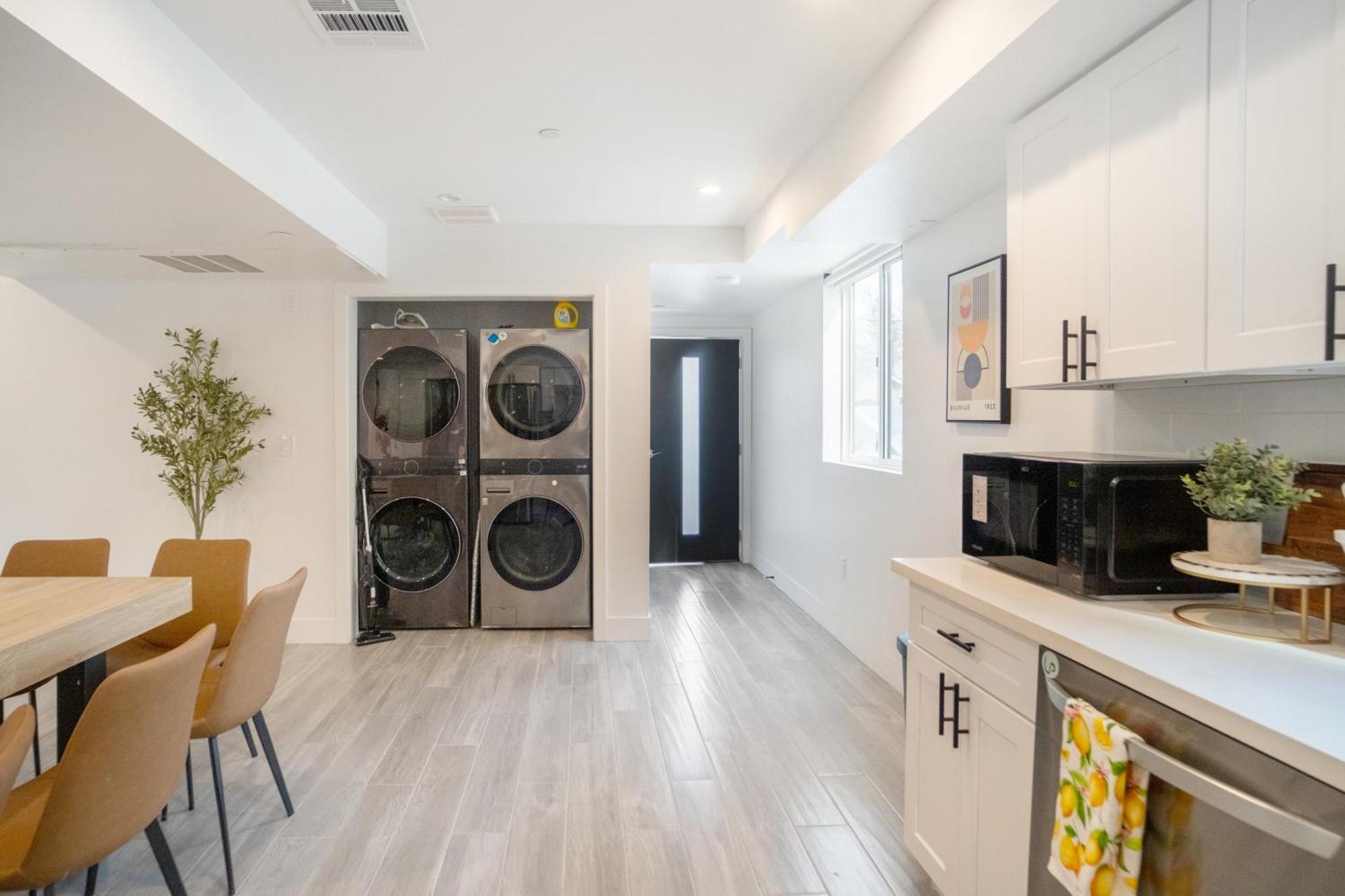 Cozy Urban Retreat Near Downtown La & Usc - Private Room With Shared Living Room And Kitchen — Photos 2